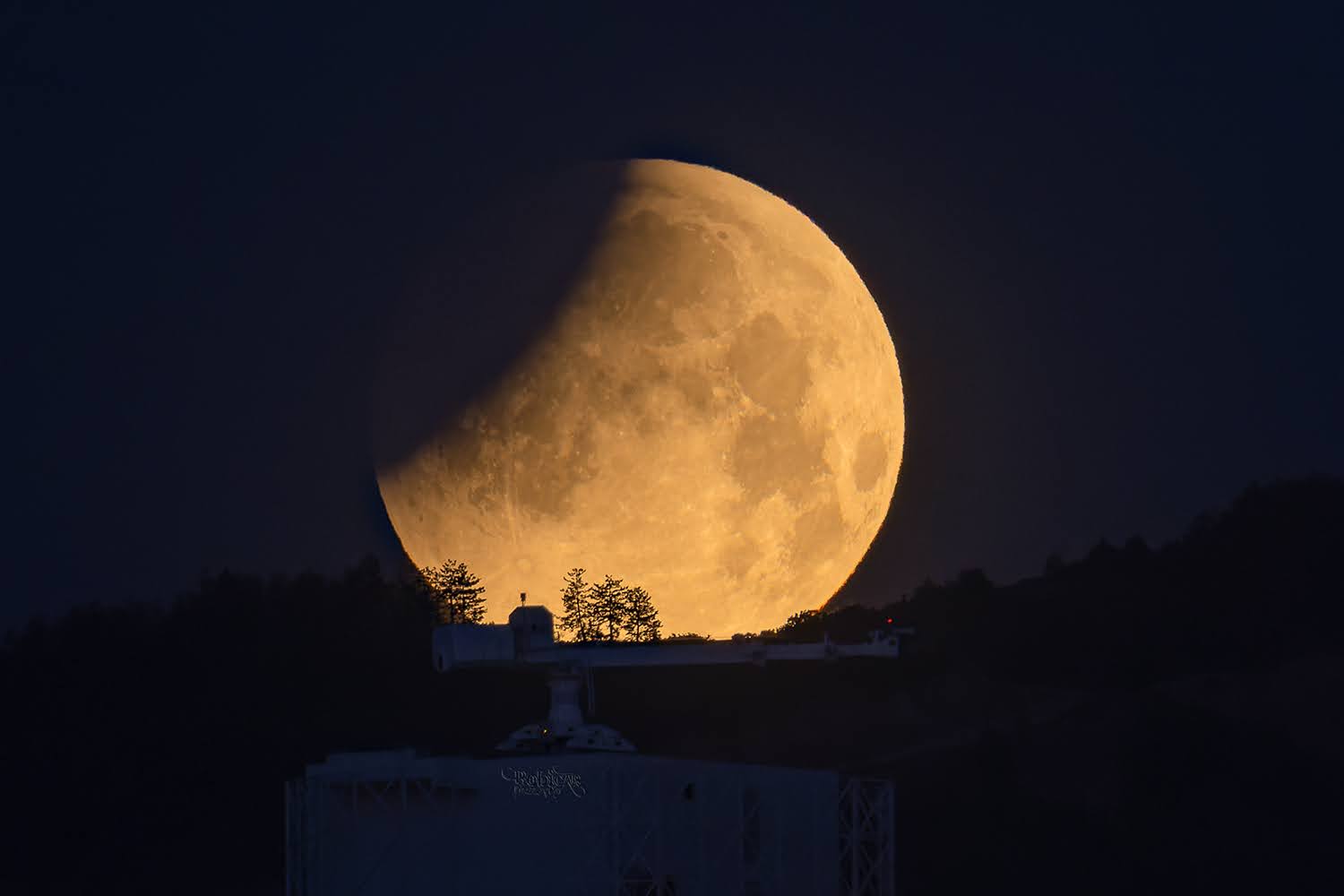 Partial Moon Eclipse 2022